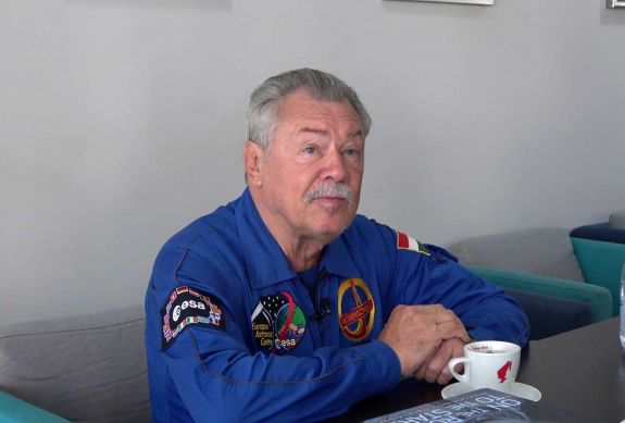 Farkas Bertalan: 16-szor kerültem meg a „lapos földet”!